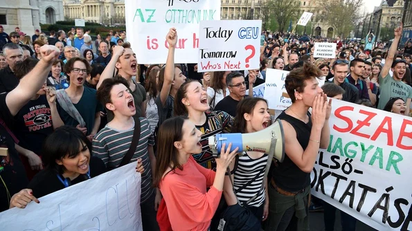 Viktor Orban și lex CEU   Câtă susținere mai are premierul Viktor Orban și cum arată mișcarea #REZIST în variantă maghiară? jpeg