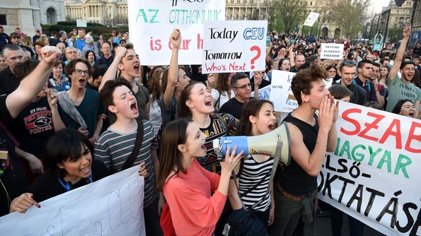 Viktor Orban și lex CEU Câtă susținere mai are premierul Viktor Orban și cum arată mișcarea #REZIST în variantă maghiară? jpeg
