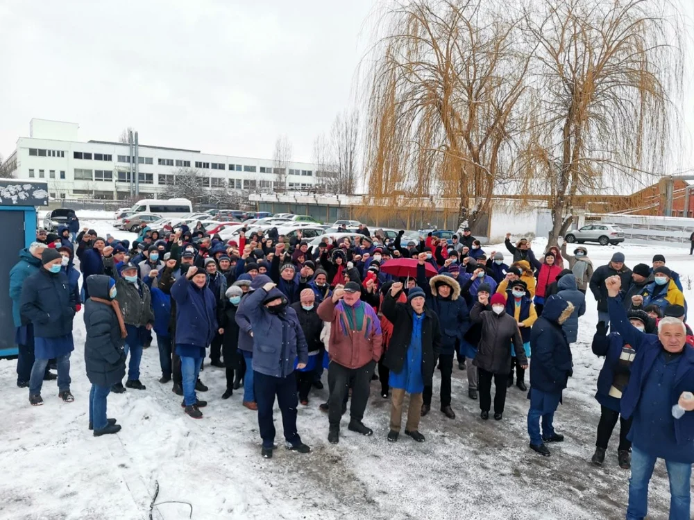 Angajaţii de la Carfil au declanşat o grevă spontană FOTO Bună Ziua Braşov