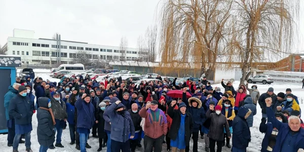 Angajaţii de la Carfil au declanşat o grevă spontană FOTO Bună Ziua Braşov