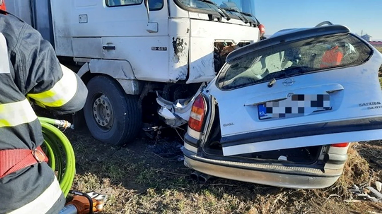 Un copil de o lună, altul de trei ani și un tânăr de 23 de ani au murit pe loc