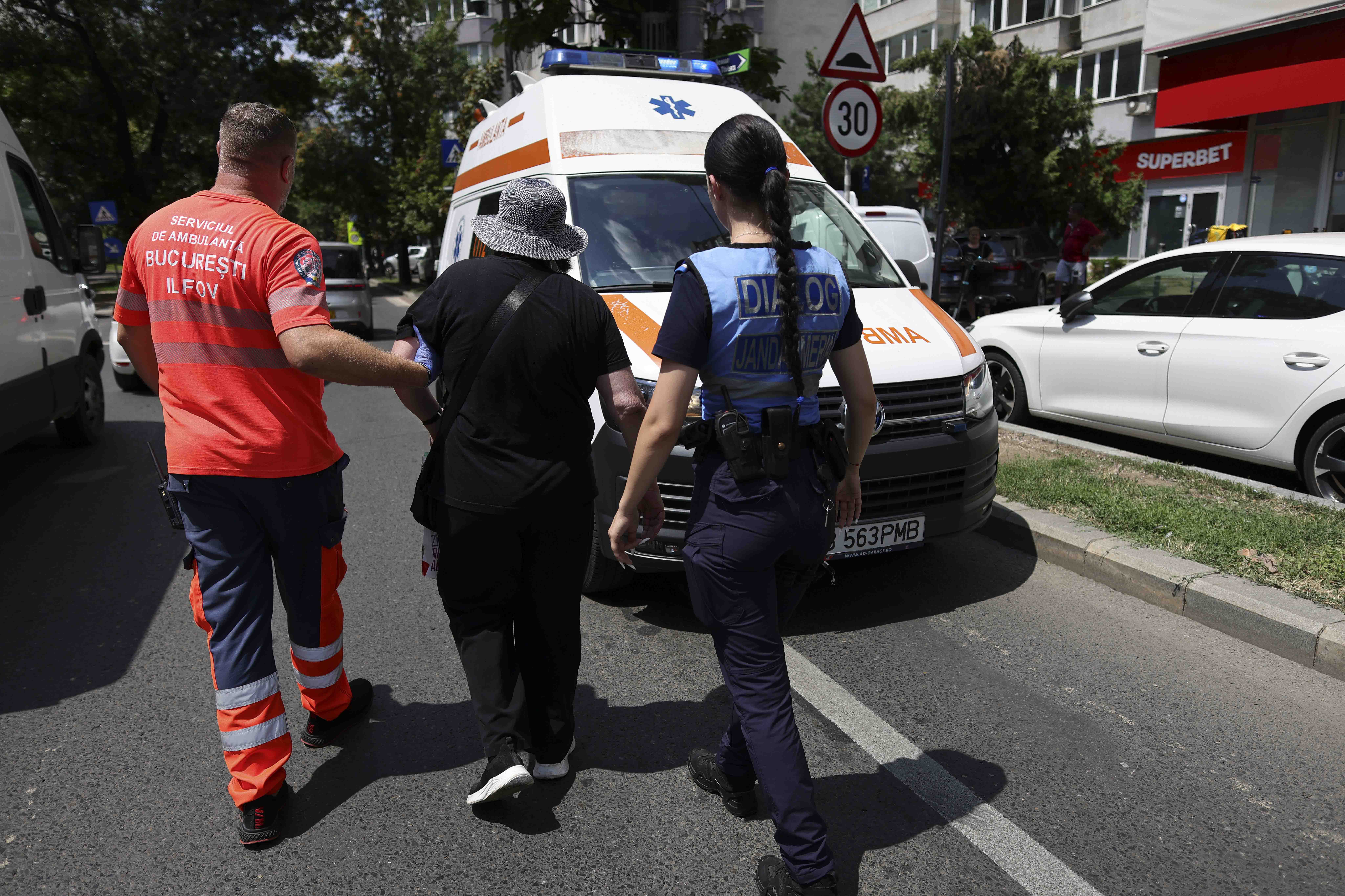 O femeie a ajuns la spital / Sursă foto: Octav Ganea - Inquam
