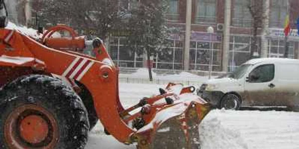 Până în prezent, utilajele firmelor de deszăpezire au șomat