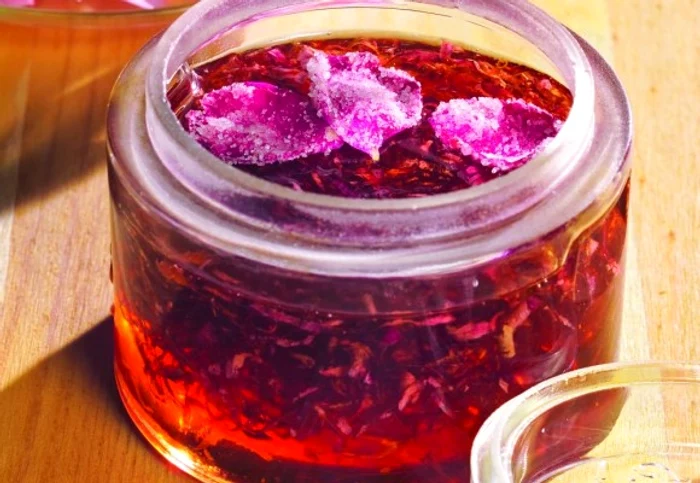 
    Un răsfăt dulce pentru cei cu gusturi rafinate, dulceata de trandafiriclickpoftabuna.ro  