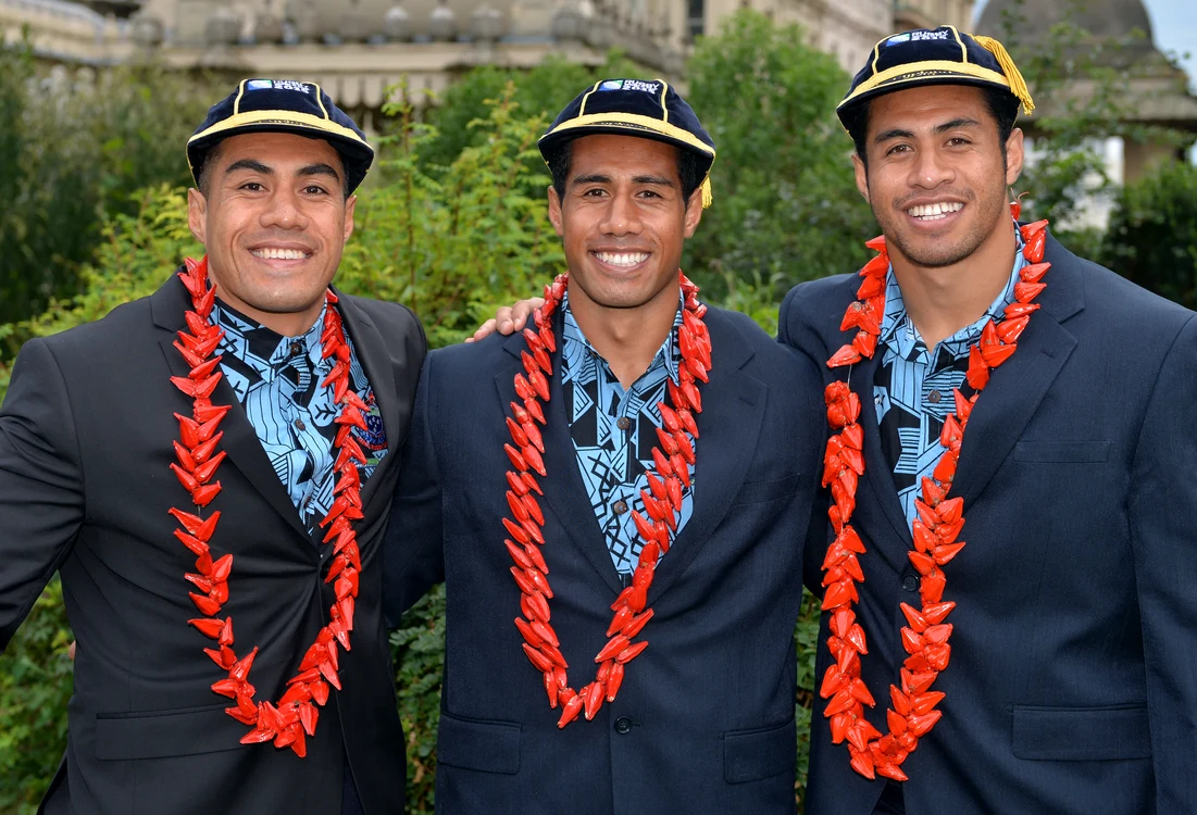 Tusi, Ken şi George Pisi, la plecarea celor din Samoa Americană spre Mondialul din Anglia