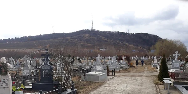cimitirpietricicapn1 jpg