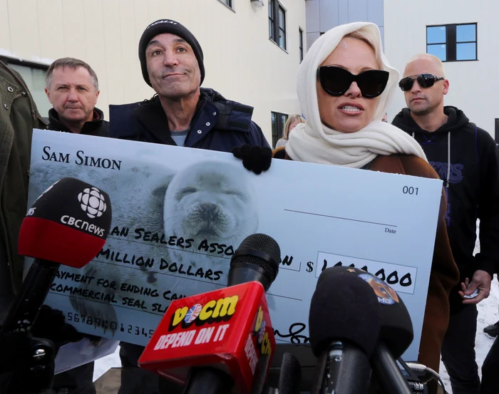 Pamela Anderson și Sam Simon au împărtăşit pasiunea pentru campaniile umanitare