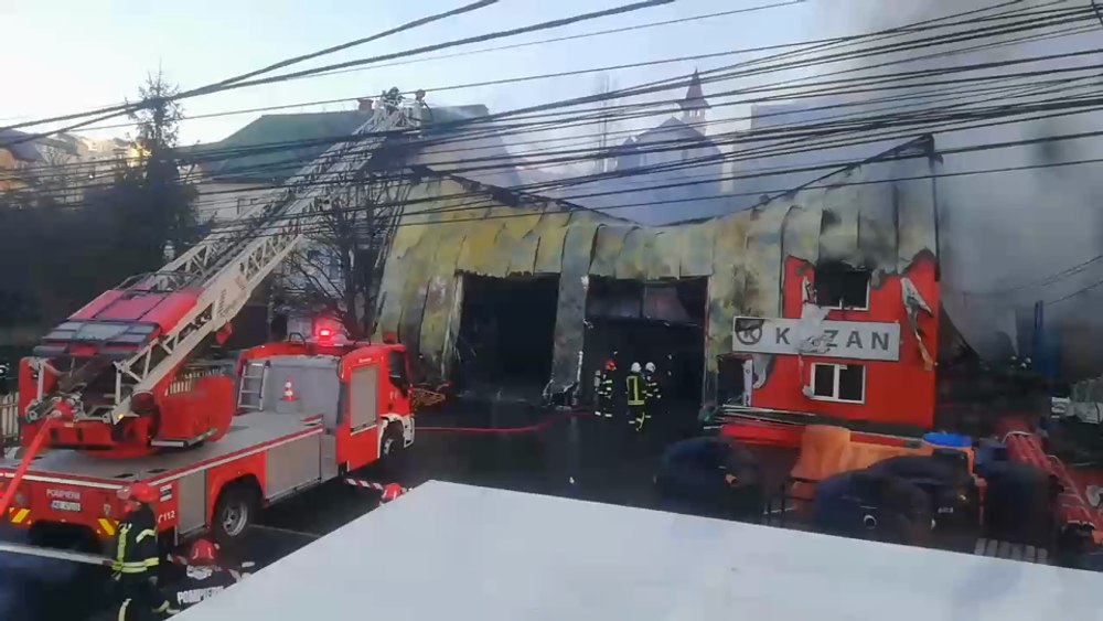 Foc la Kazan. Avertizare RO Alert pentru clujeni. Arde un depozit de instalații VIDEO