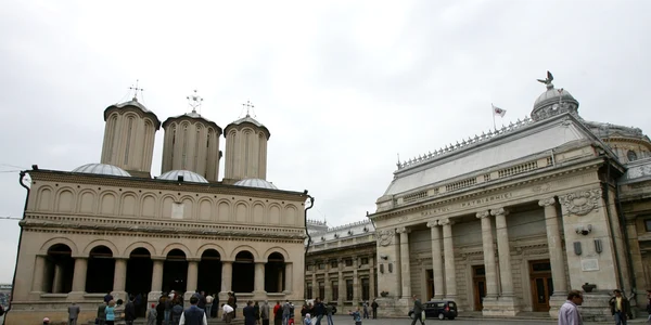 Sediul vechiului Parlament (dreapta) va fi cedat BOR | foto: Adevărul