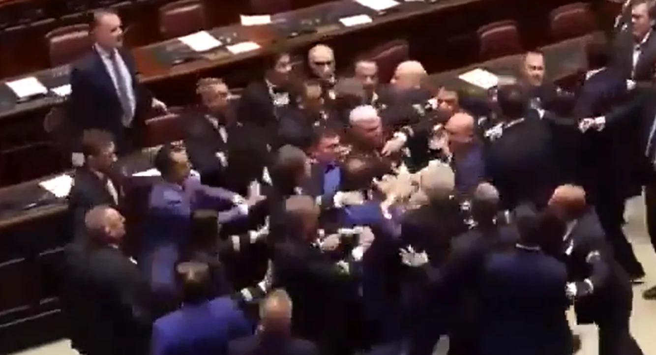 Bătaie în Parlamentul italian - Captura Video