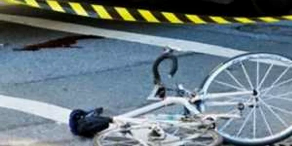 Biciclistul a ajuns la spital cu multiple contuzii