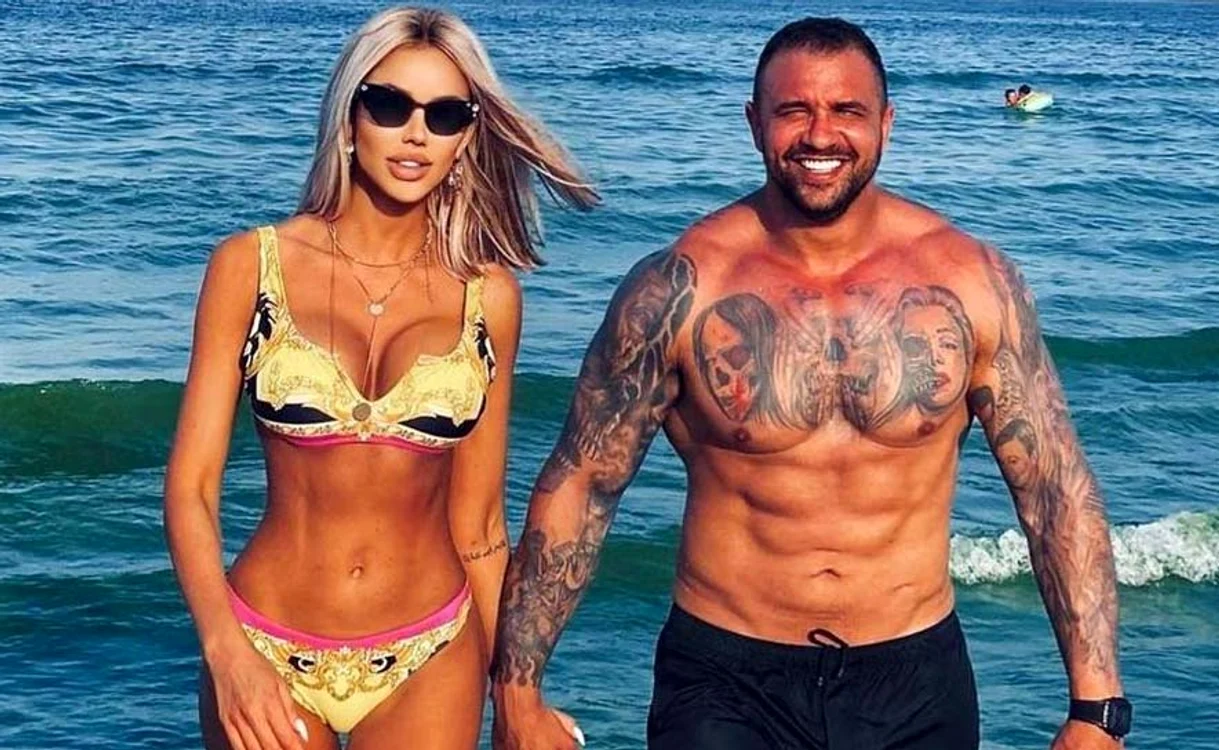 
    Bianca Drăguşanu  şi Alex Bodi, buni  de revistele  de fitness  