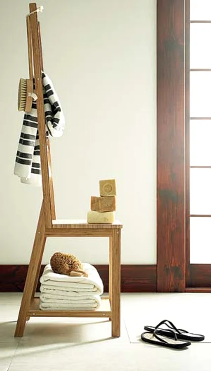 Te tentează o baie de  genul acesta? Nu e greu  de amenajat. Îţi trebuie  doar nişte lumânărele,  flori, arome îmbietoare şi  ordine. Relaxare plăcută!