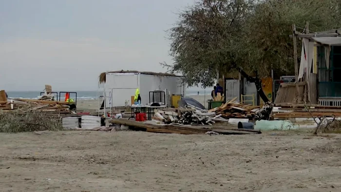 Scandalul plajelor ilegale de la Năvodari continuă.