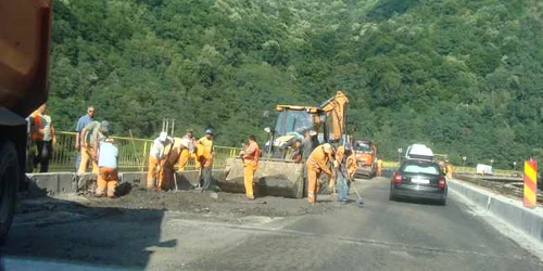 Calvarul şoferilor care tranzitează Valea Oltului va începe din luna august