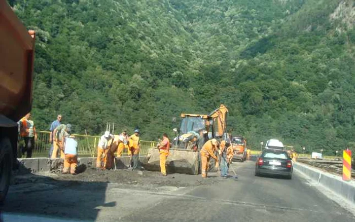 Calvarul şoferilor care tranzitează Valea Oltului va începe din luna august