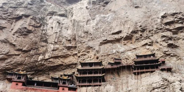 Manastire suspendata China Twitter jpg