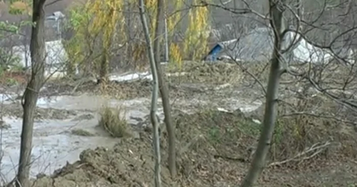 Alunecările de teren provoacă tot mai multe pagube FOTO: protv.md
