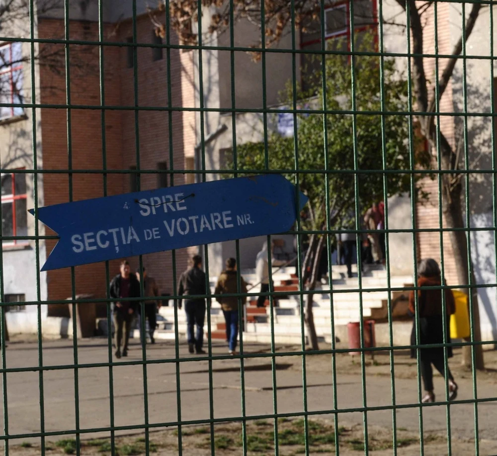 Alertă privind un miros de gaze la Școala Gimnazială nr. 130 din Capitală, unde se află două secții de votare. Ce arată măsurătorile