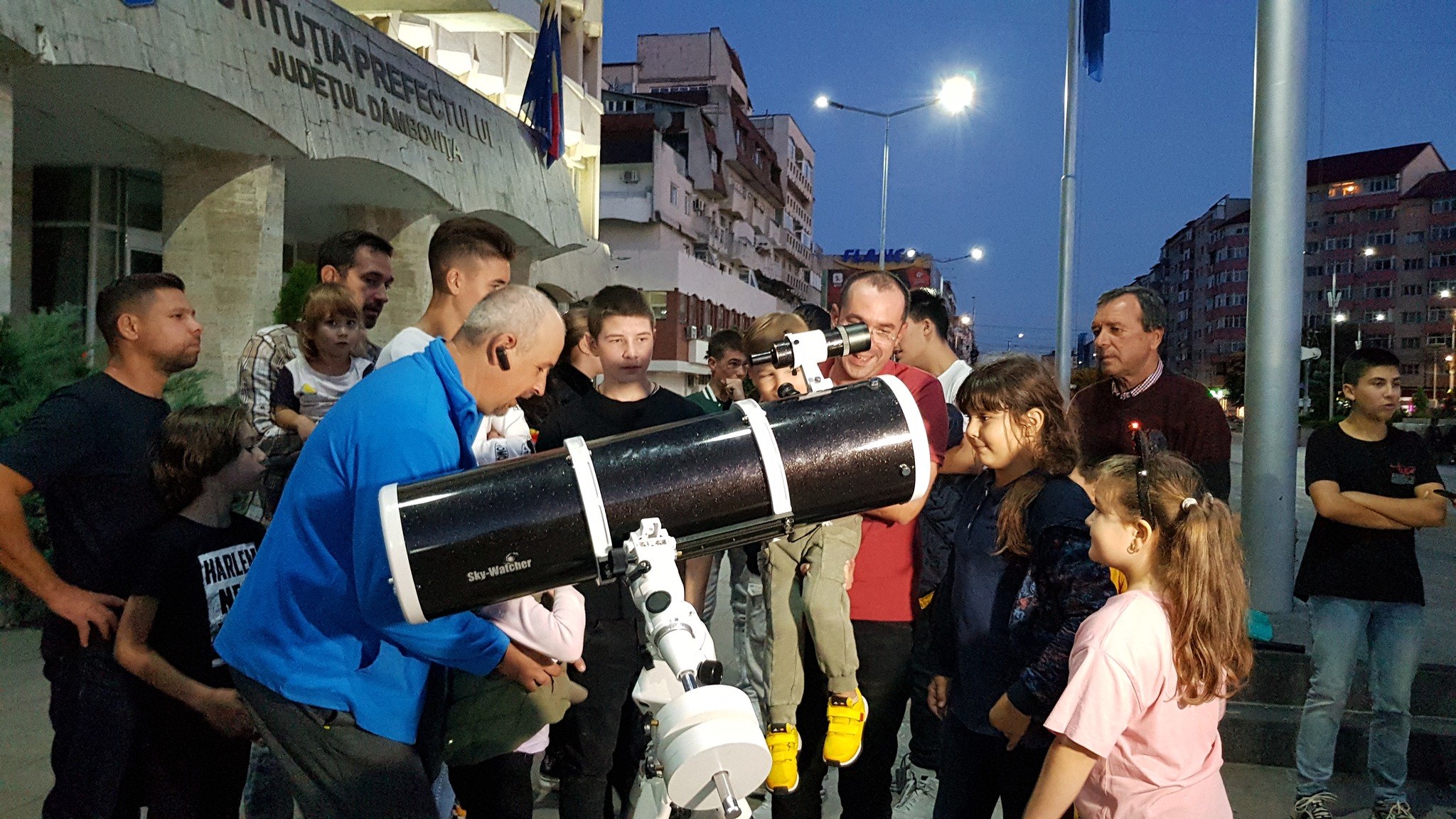 Evenimentul Noaptea Cercetătorilor Europeni s-a desfășurat simultan în 26 de țări și peste 400 de orașe.