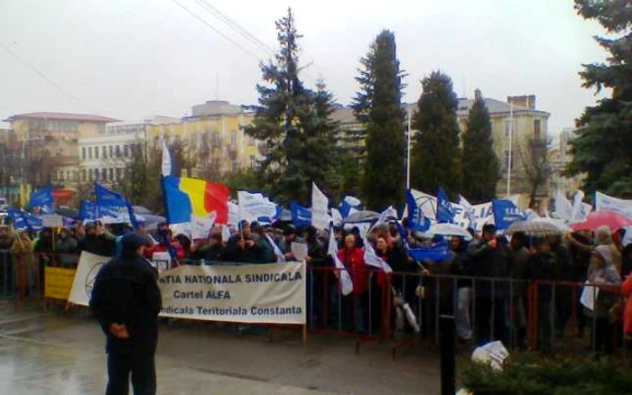 Protest al angajaţilor din administraţia publică locală    FOTO: Adrian Boioglu