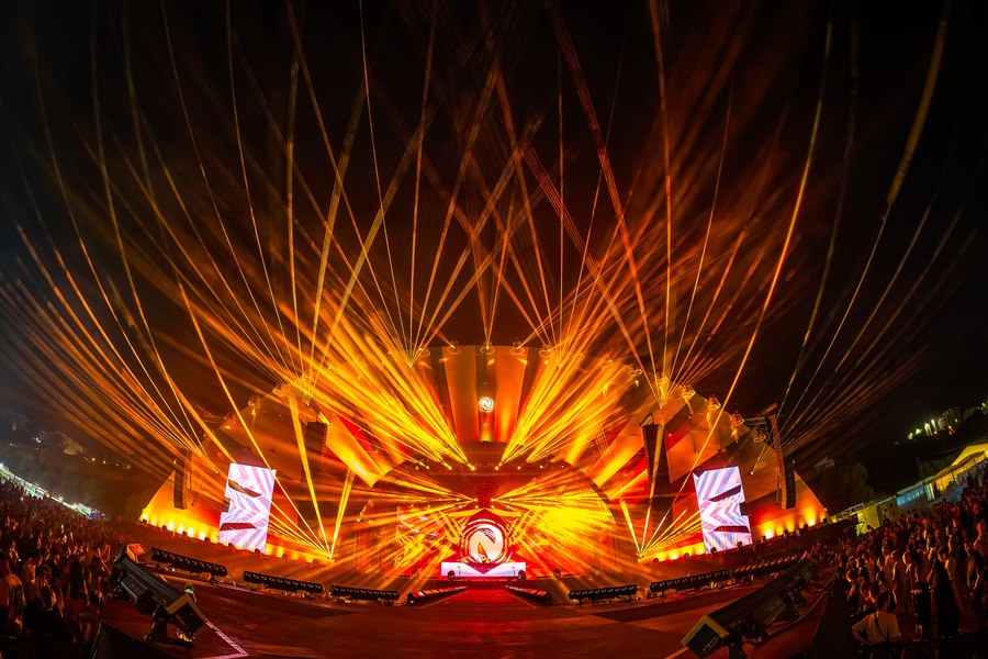 Prima zi a festivalului Neversea, un succes. Peste 62.000 de oameni din țară și din străinătate au trecut pragul festivalului Neversea în prima zi FOTO VIDEO