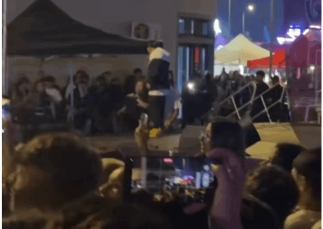 Puya, chemat la marginea scenei. FOTO: captură video