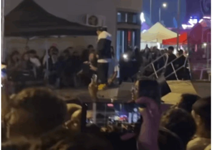 Puya, chemat la marginea scenei. FOTO: captură video