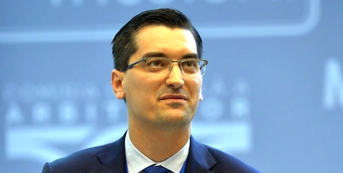 Răzvan Burleanu a luat decizia de a nu promova pariurile în fața copiilor. Foto FRF