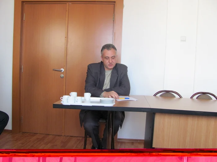 Procurorul criminalist Traian Nedelcuţă cercetează în aces moment locul sinuciderii