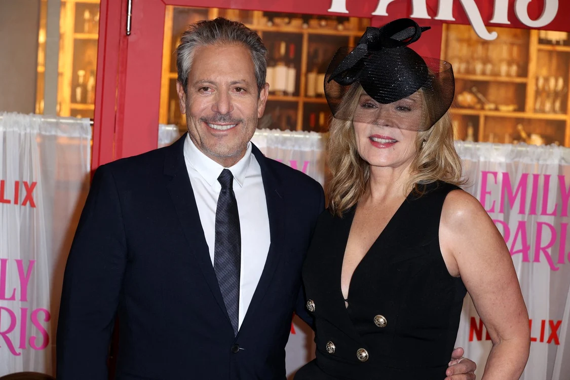 Kim Cattrall si Darren Star la premiera Emily in Paris profimedia 0742901557 jpg