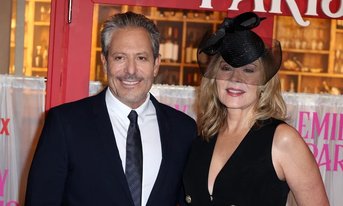 Kim Cattrall si Darren Star la premiera Emily in Paris   profimedia 0742901557 jpg