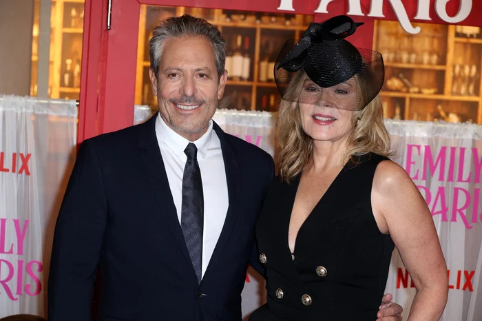 Kim Cattrall si Darren Star la premiera Emily in Paris profimedia 0742901557 jpg