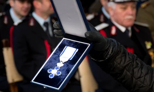 Crucea Casei Regale a fost înmânată de Principesa Margareta jpeg