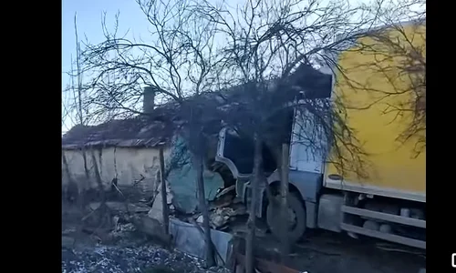 accident tir casa Buzau Smeeni  captura video FB png