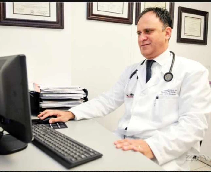 Doctorul Theo Trandafirescu este specialist în Medicină Internă, Penumologie şi Terapie Intensivă