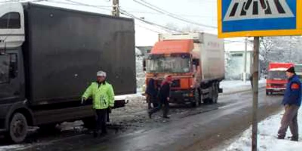 Şoferii sunt sfătuiţi să circule cu prudenţă pntru a evita posibilele coliziuni