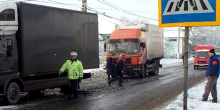 Şoferii sunt sfătuiţi să circule cu prudenţă pntru a evita posibilele coliziuni