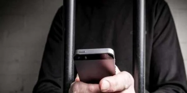 detinut telefon jpg