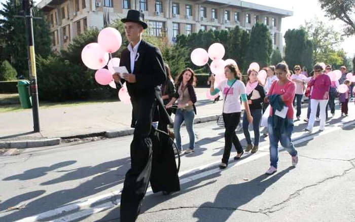 Marş împotriva cancerului la sân