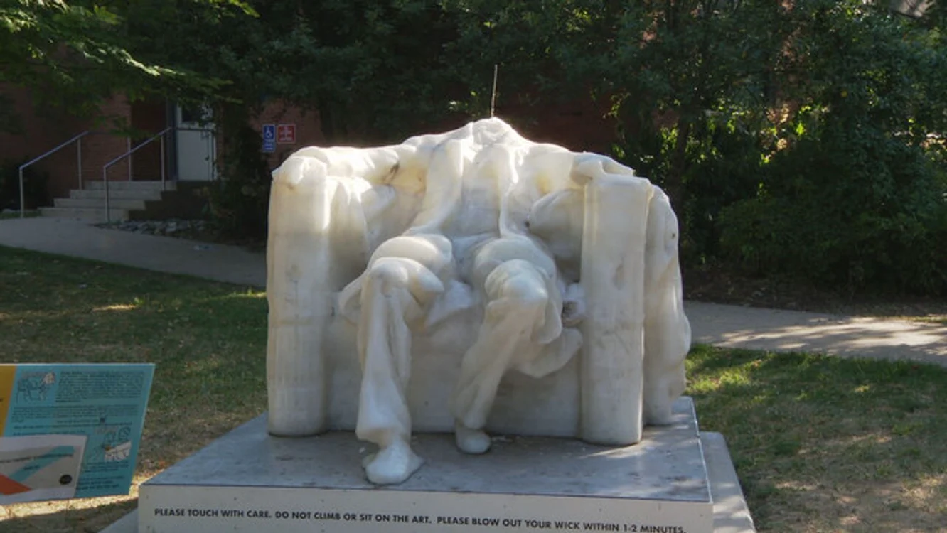 Statuia de ceară a lui Abraham Lincoln, afectată de caniculă FOTO: FB