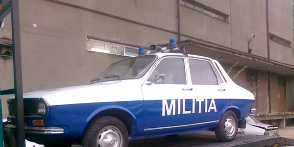 Poliţia scoate la licitaţie obiectele foarte vechi rămase prin garajul Inspectoratului