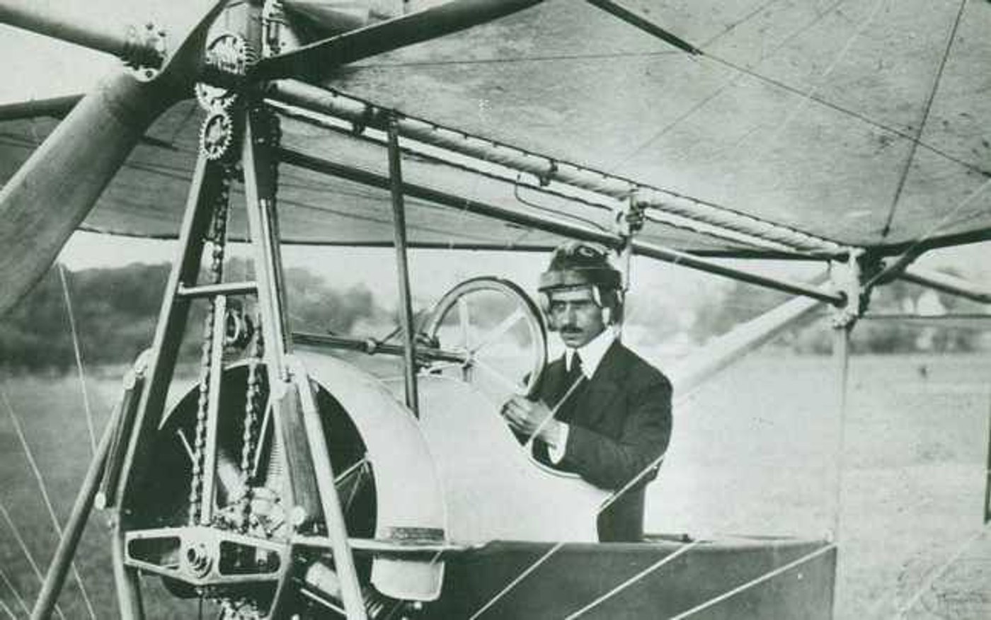 110 de ani de la primul zbor cu avionul. Aurel Vlaicu se ridica în aer de pe câmpul de la Cotroceni