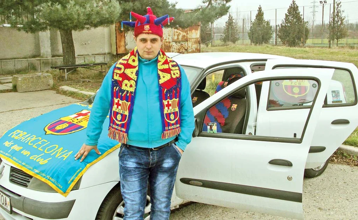 
    George Vlăsceanu merge  peste tot echipat în haine cu  sigla celor de la FC BarcelonaFoto: arhivă personală  