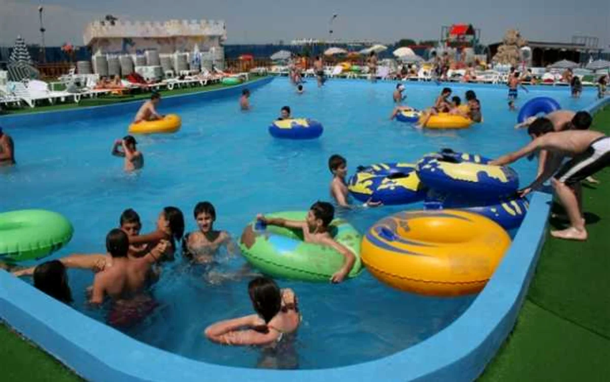 Braşovenii sunt aşteptaţi la piscine şi ştranduri în această vară.