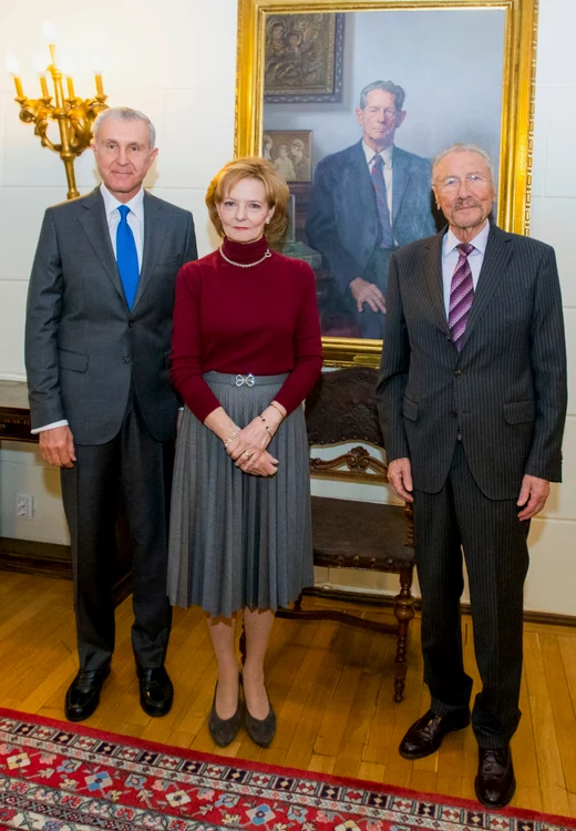 Majestatea Sa Margareta si Principele Radu la Palatul Elisabeta cu Emil Constantinescu si Nadia Constantinescu Casa Majestatii Sale jpeg