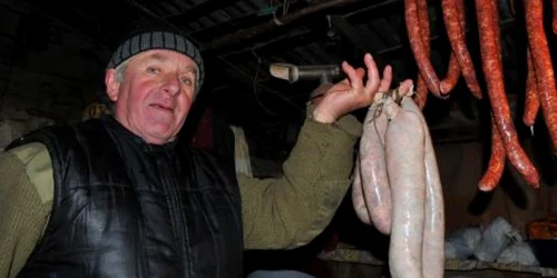 Mezelarii din Ţinutul Pădurenilor fac din bunătăţi delicatese gastronomice