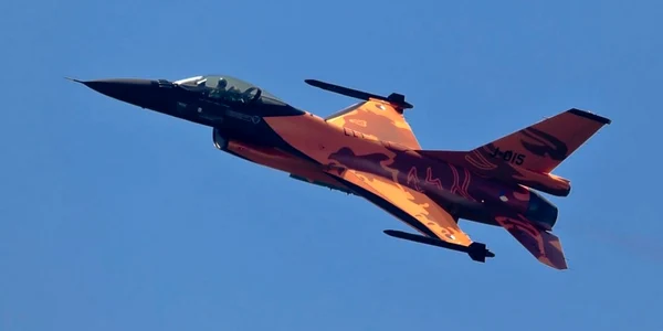 Avion de vanatoare F-16