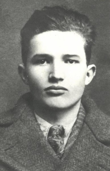 Traumele lui Nicolae Ceaușescu. Trăiau 12 persoane într-o casă cu două camere, era bâlbâit și avea tată bețiv