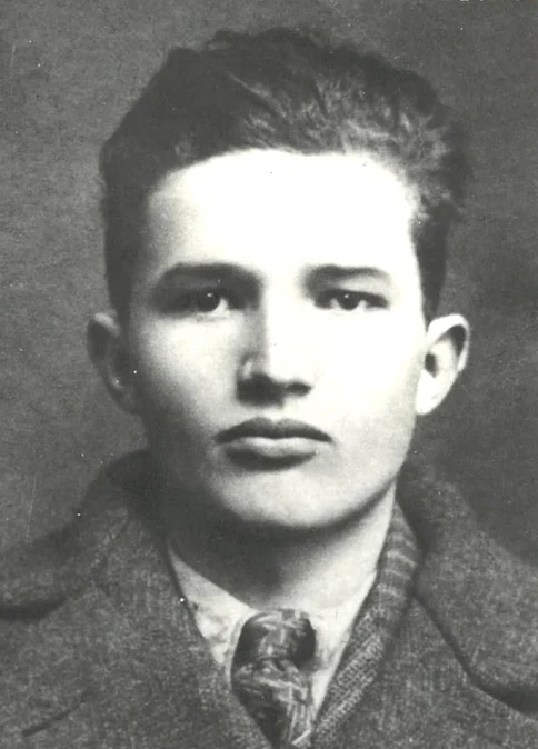 1936, Tîrgoviște - Nicolae Ceaușescu fotografiat în timpul arestării de către poliție. FOTO ANR